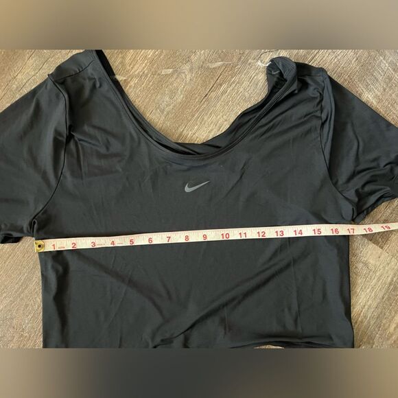 Nike One Dri-FIT Crop Twist Short Sleeve Top- Size Large - Picture 5 of 6